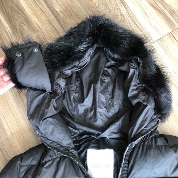 Moncler Long Coat Fur Trim Belted Black and Free Silk Face Mask - Picture 9 of 14
